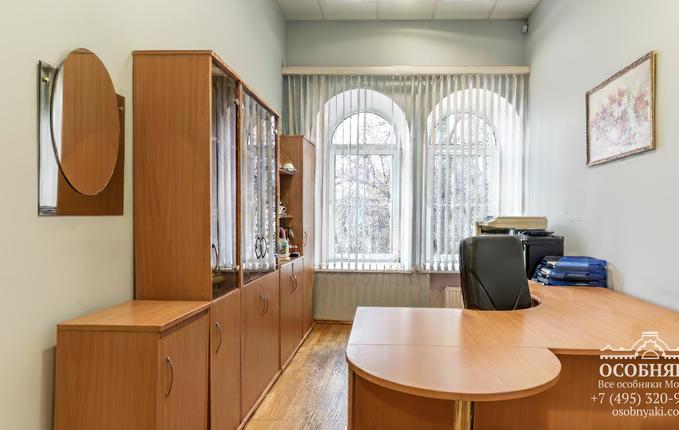 на улице Василия Петушкова, 27, площадь 1505 м