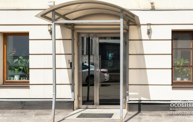 в Воротниковском переулке, 10, площадь 512 м