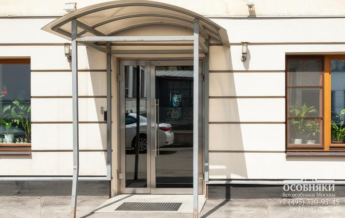 в Воротниковском переулке, 10, площадь 512 м