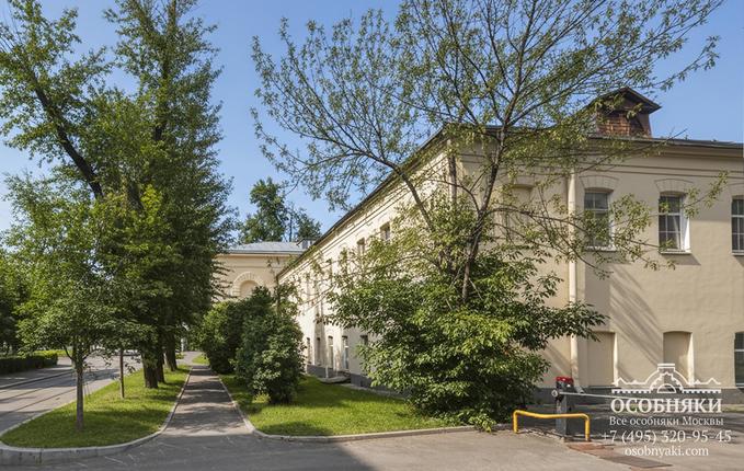 в Сыромятническом проезде, 8, площадь 1044 м