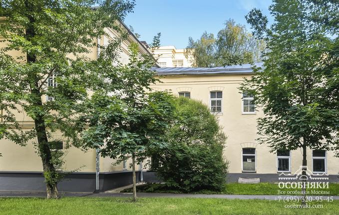 в Сыромятническом проезде, 8, площадь 1044 м