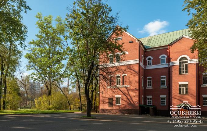 на улице Василия Петушкова, 27, площадь 1505 м