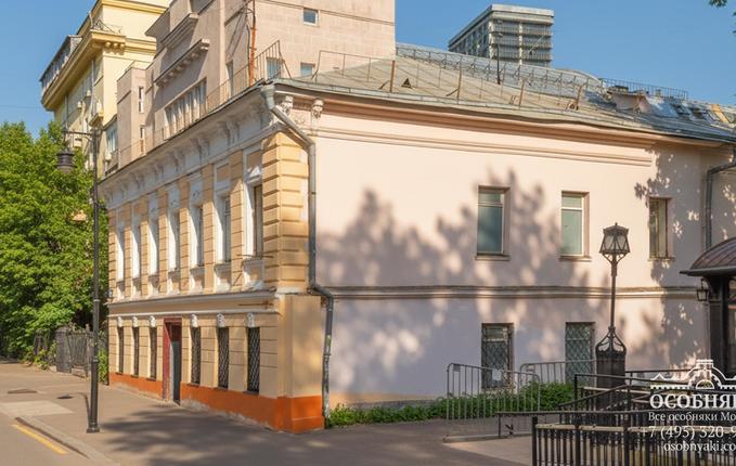 в Большом Николопесковском переулке, 10, площадь 1082 м