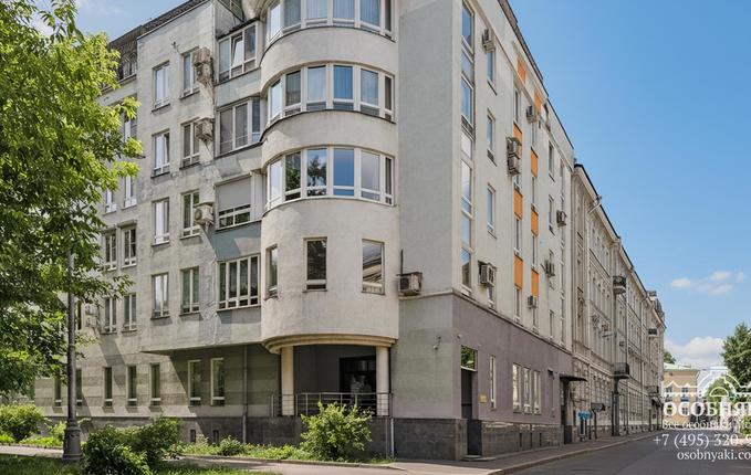 в Большом Казенном переулке, 2, площадь 1001 м