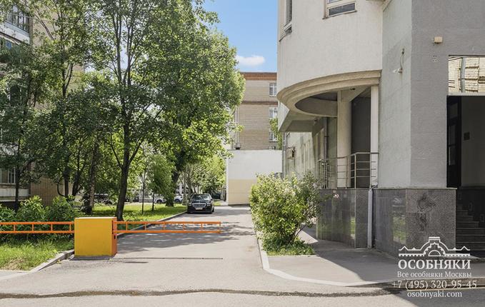 в Большом Казенном переулке, 2, площадь 1001 м