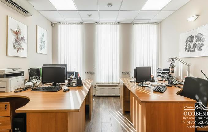 в Большом Казенном переулке, 2, площадь 1001 м