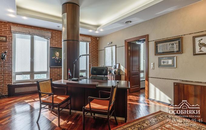 в Большом Казенном переулке, 2, площадь 1001 м