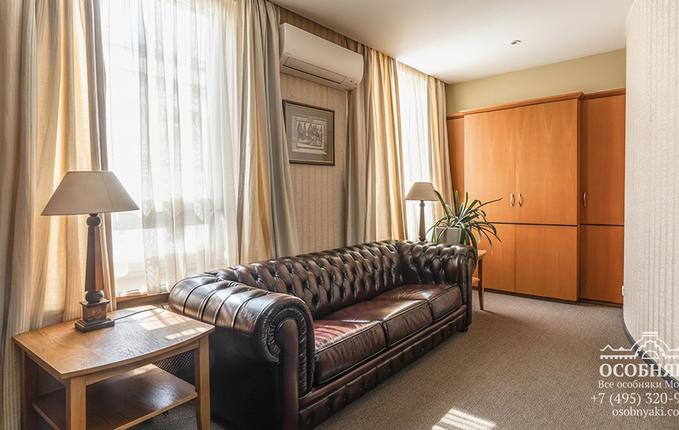 в Большом Казенном переулке, 2, площадь 1001 м