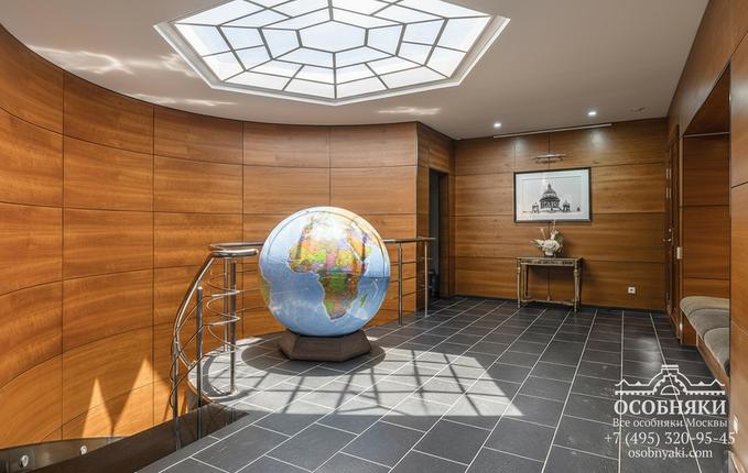 в Большом Казенном переулке, 2, площадь 1001 м