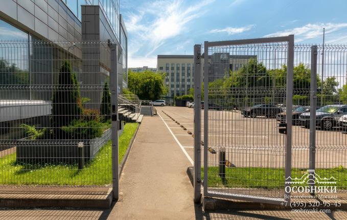 на улице Покрышкина, 7, площадь 7770 м