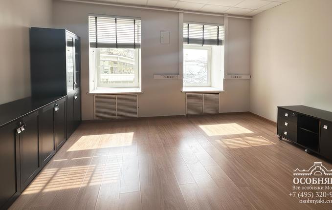 в Никитском переулке, 4, площадь 1516 м