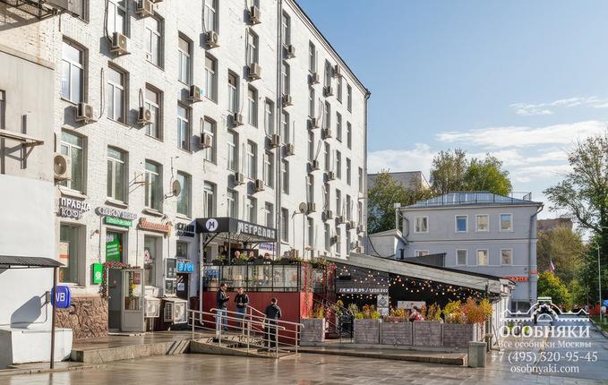 на улице Большие Каменщики, 1, площадь 5885 м