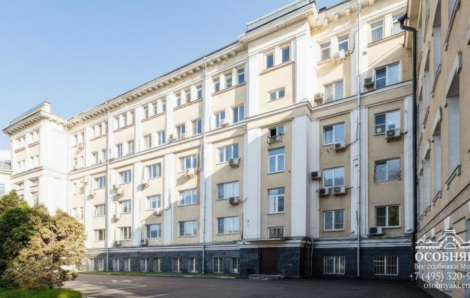 на Баррикадной улице, 8, площадь 4970 м