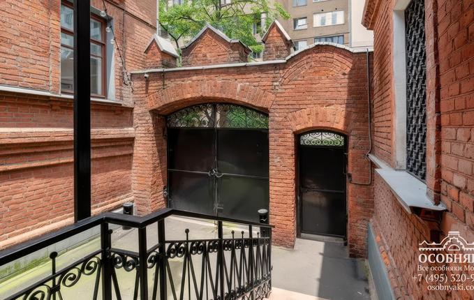 на улице Девятая Рота, 16с4, площадь 375 м