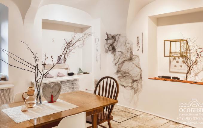 в Газетном переулке, 9с5, площадь 209 м