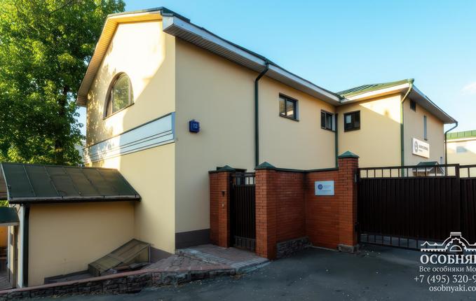 в Большом Дровяном переулке, 12, площадь 1099 м