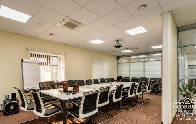 на Валовой улице, 21, площадь 1615 м