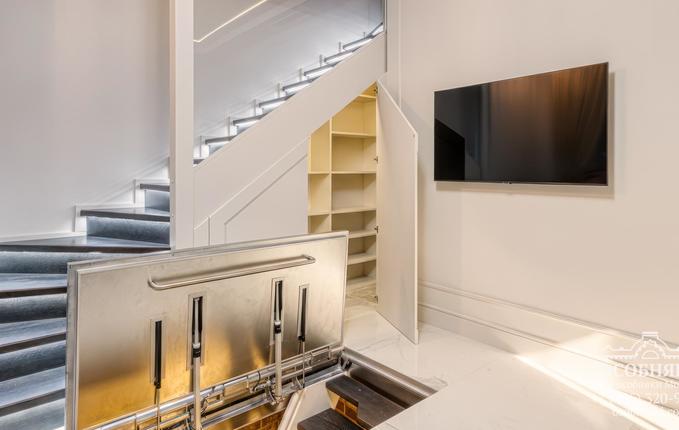 в Романовом переулке, 3с2, площадь 76 м