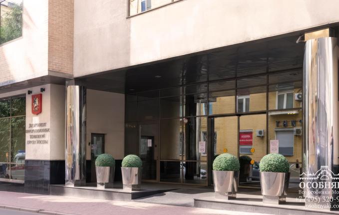 в Яковоапостольском переулке, 12, площадь 10340 м