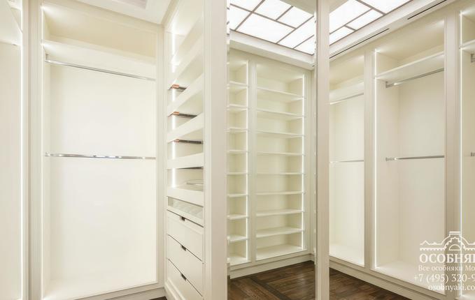 в Турчаниновом переулке, 2А, площадь 2558 м