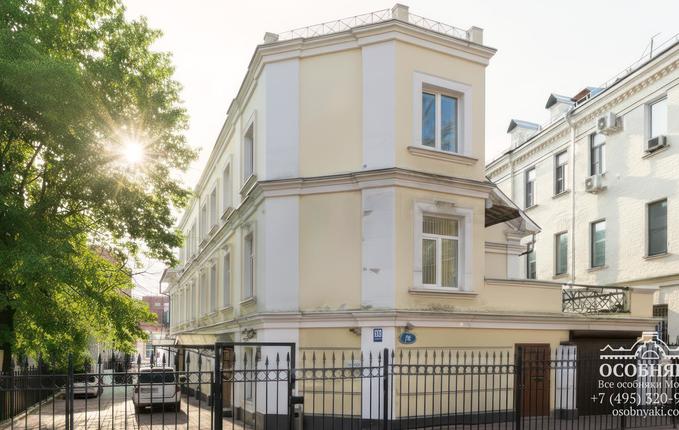 в Хохловском переулке, 10с3, площадь 911 м