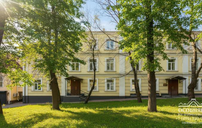 в Хохловском переулке, 10с3, площадь 911 м