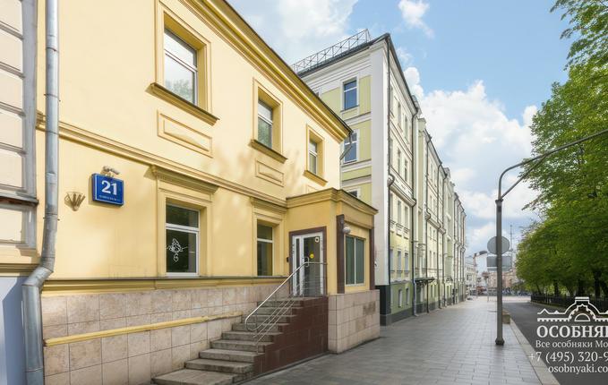 в Лубянском проезде, 21, площадь 720 м