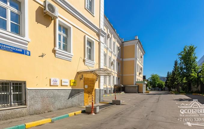 в 1-м Кожевническом, 8, площадь 2600 м