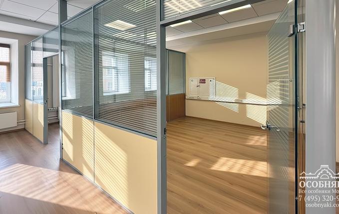 в 1-м Кожевническом, 8, площадь 2600 м