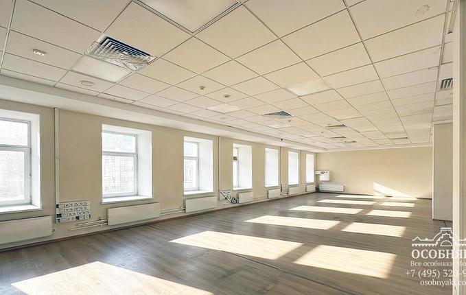 в 1-м Кожевническом, 8, площадь 2600 м