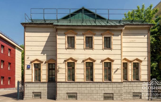 на улице Льва Толстого, 10, площадь 651 м